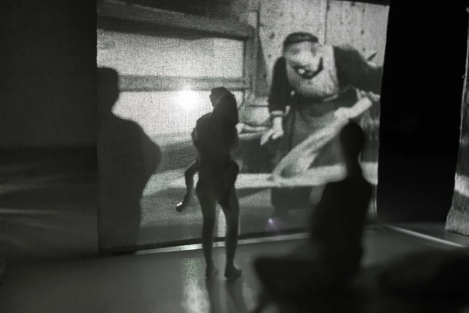 Woman to Woman — Modellfoto der Installation